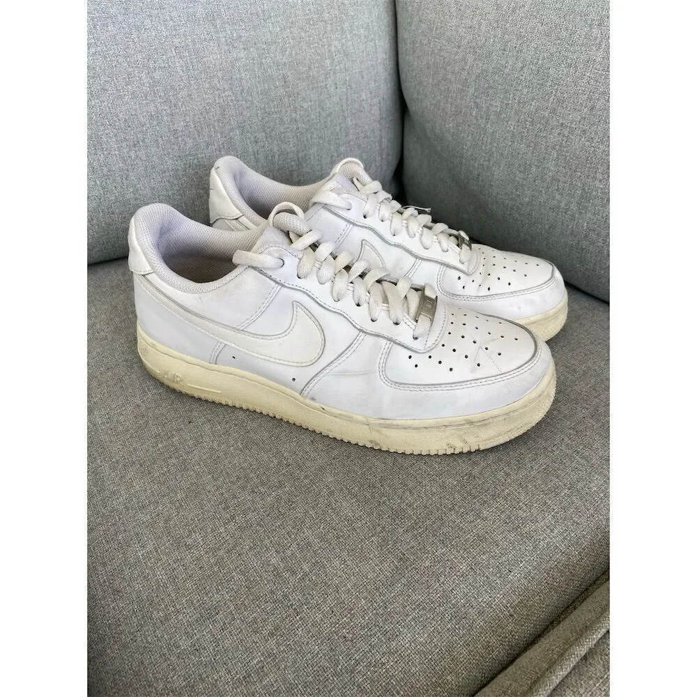 Nike Air Force 1 Low '07 White Sneakers Unisex Size 9 Athletic Shoes